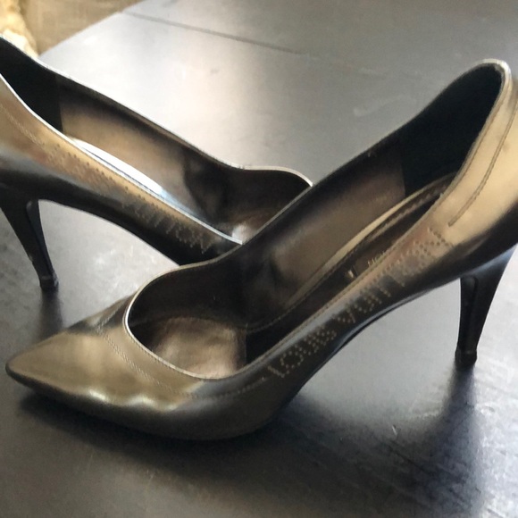 Louis Vuitton Frivolous Pump - Picture 10 of 10